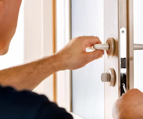 Slotenmaker Wageningen heeft alle gereedschappen om uw sloten te repareren op de wagen