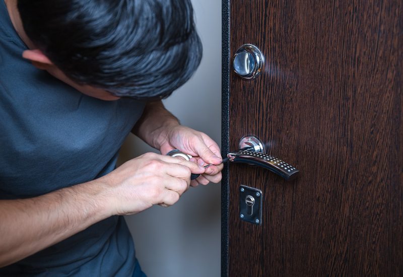 Slotenmaker Wageningen heeft alle gereedschappen om uw sloten te repareren op de wagen